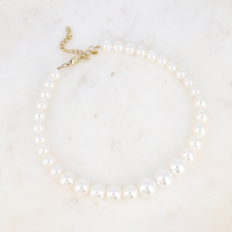 Collier Thereshi - perles en résine blanche rondes