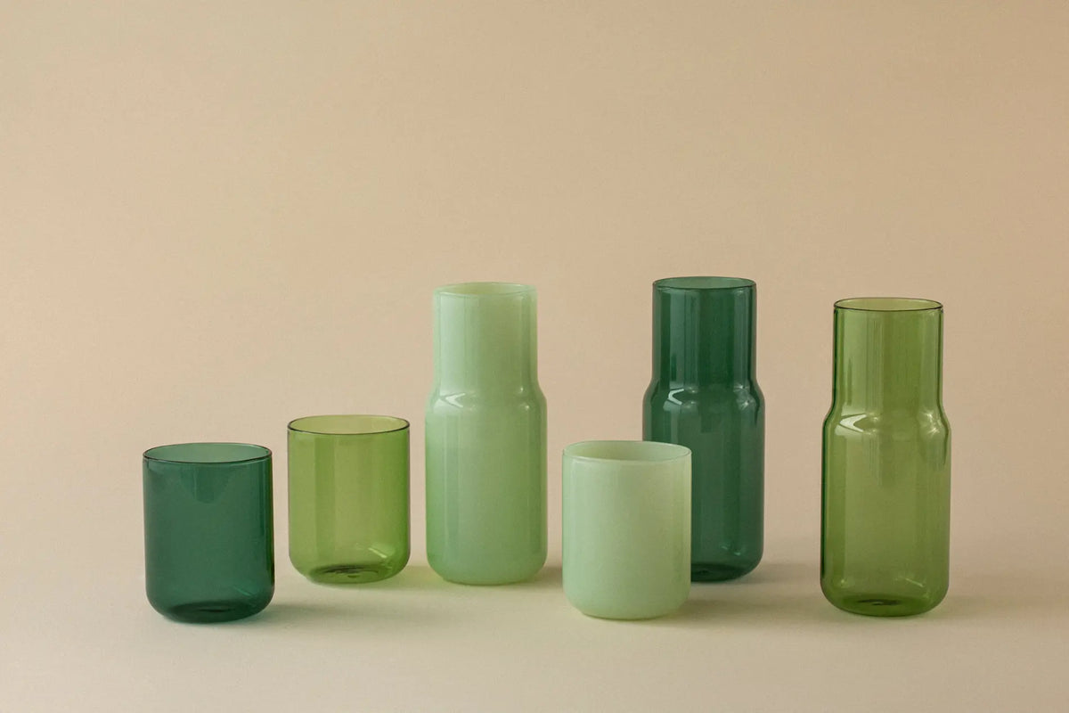 Carafe en verre teintée jade  GRY MATTR by Joe mimran