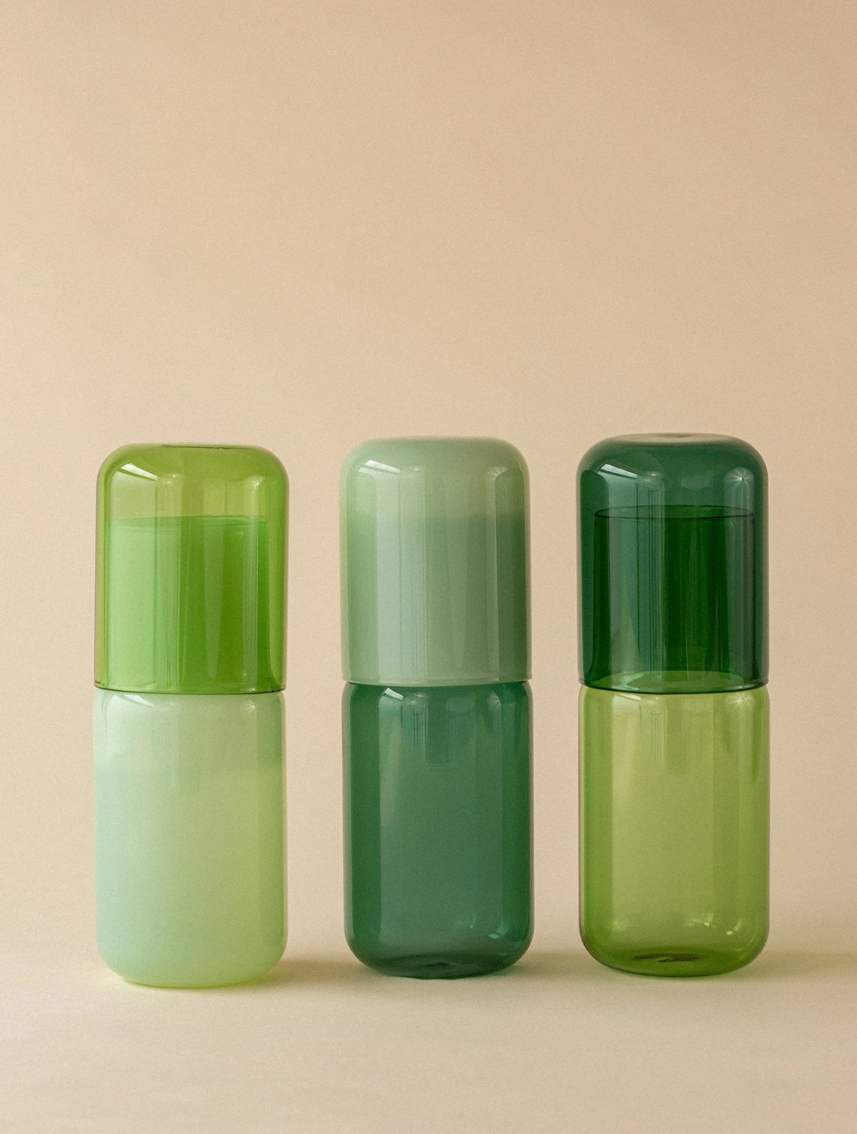 Carafe en verre teintée Forest  GRY MATTR by Joe Mimran