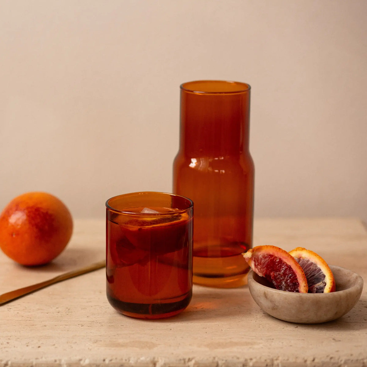 Carafe en verre teintée Ambre  GRY MATTR by Joe Mimran