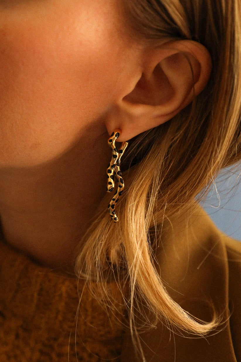 Paire de boucles d'oreilles Léopard asymétriques dorées