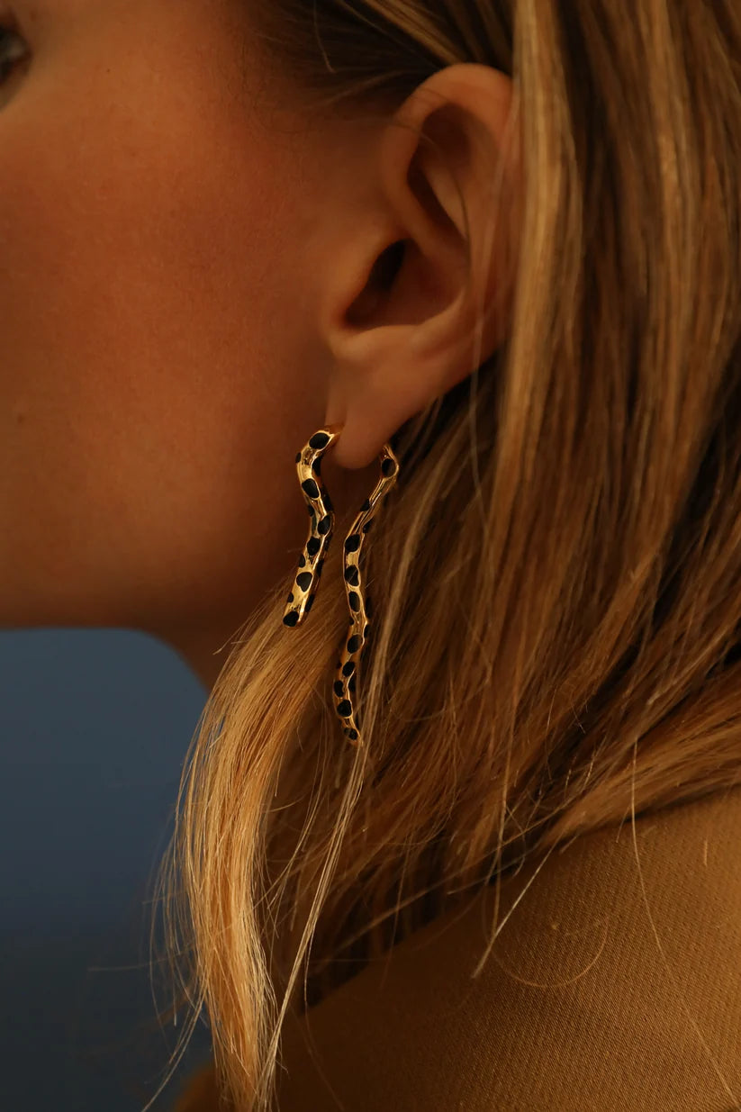 Paire de boucles d'oreilles Léopard asymétriques dorées
