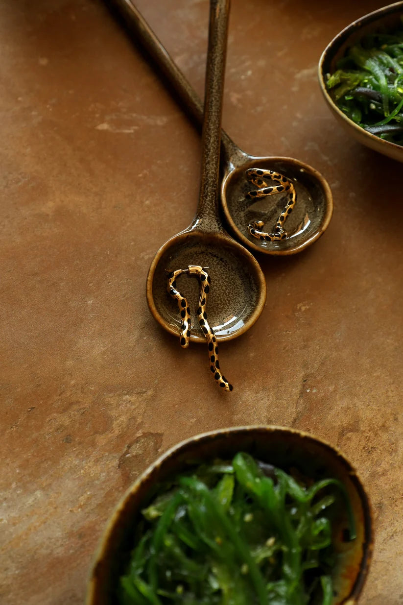 Paire de boucles d'oreilles Léopard asymétriques dorées