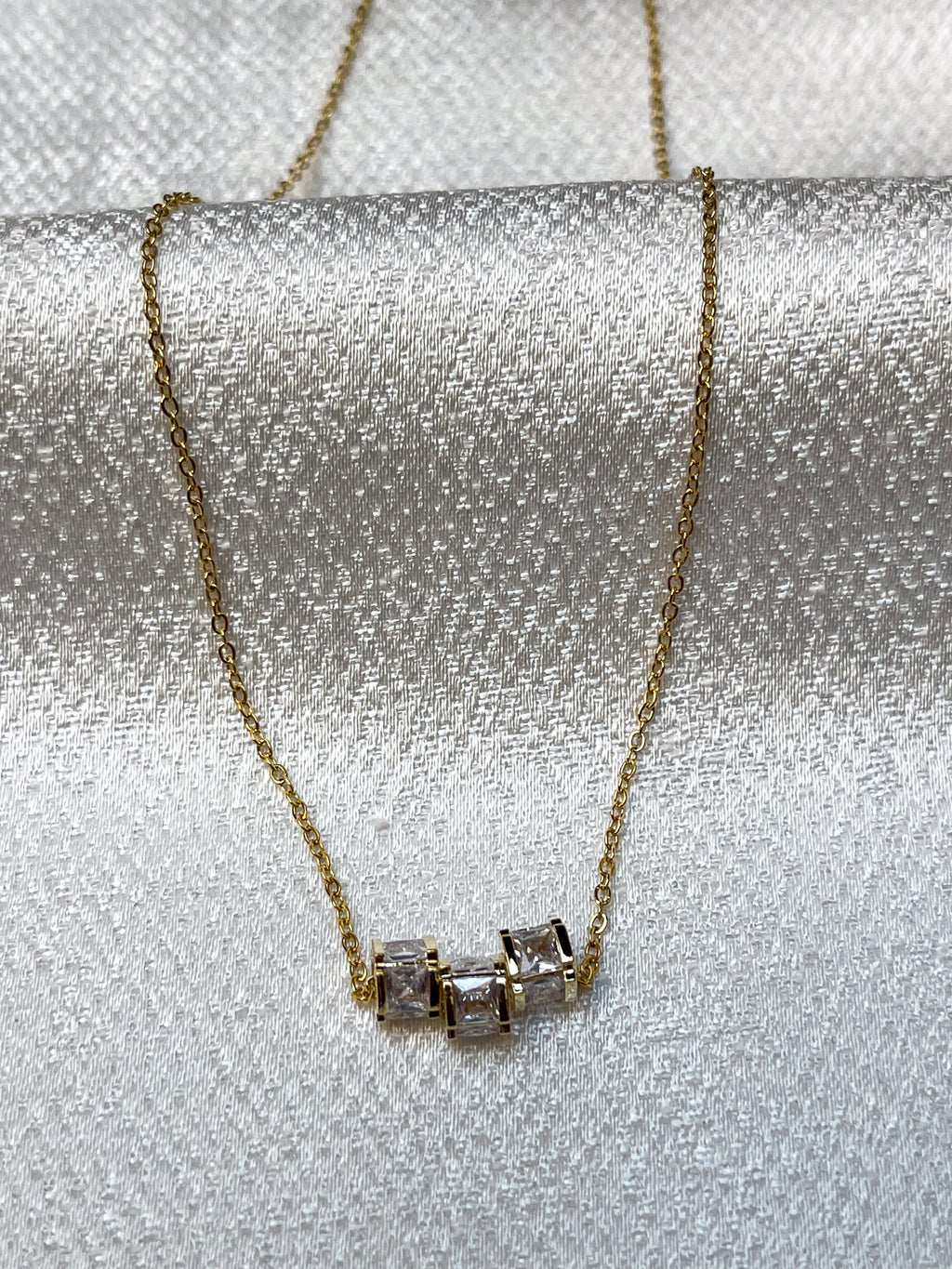 3 mini cocktail on chain
