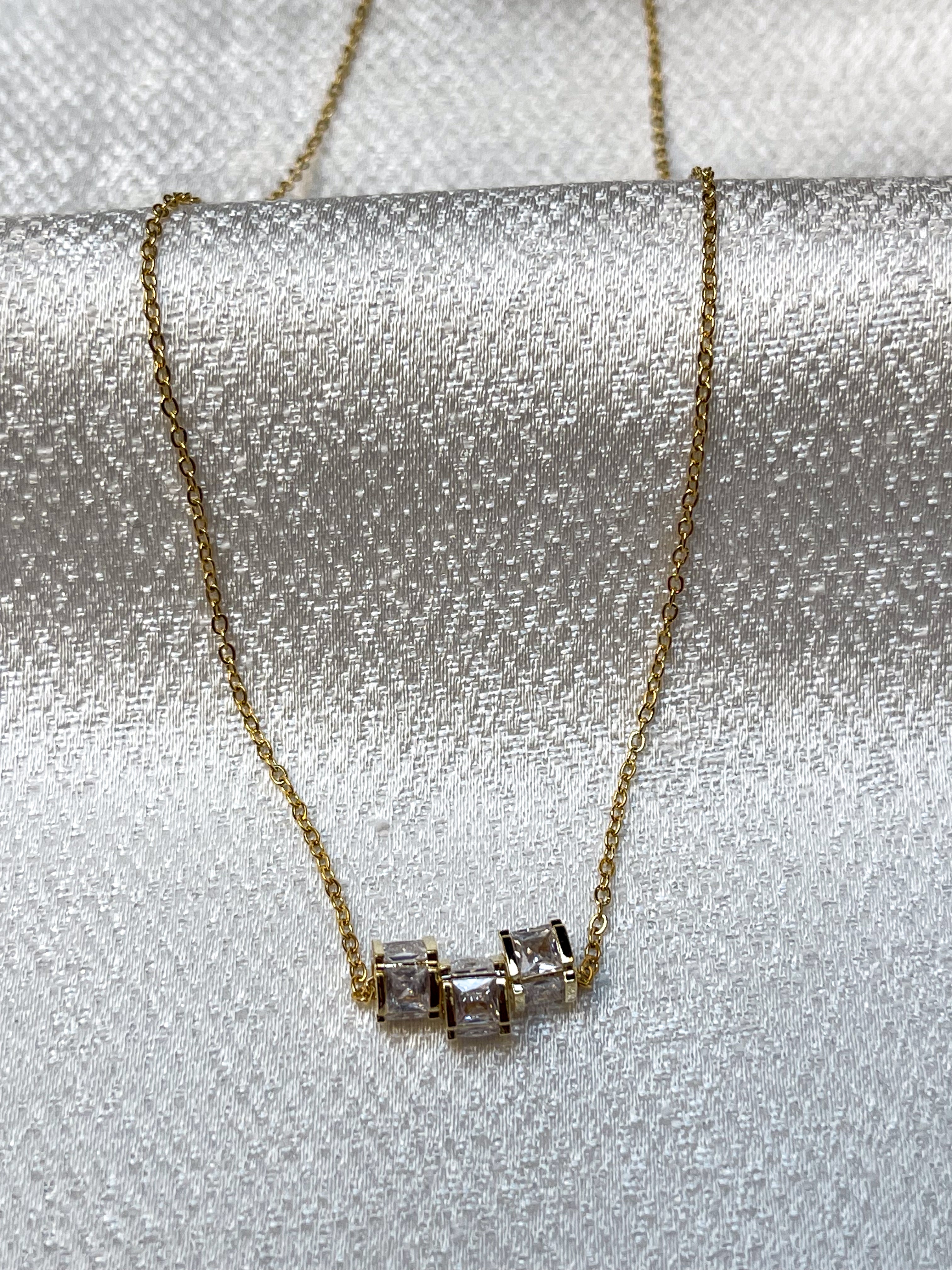 3 mini cocktail on chain