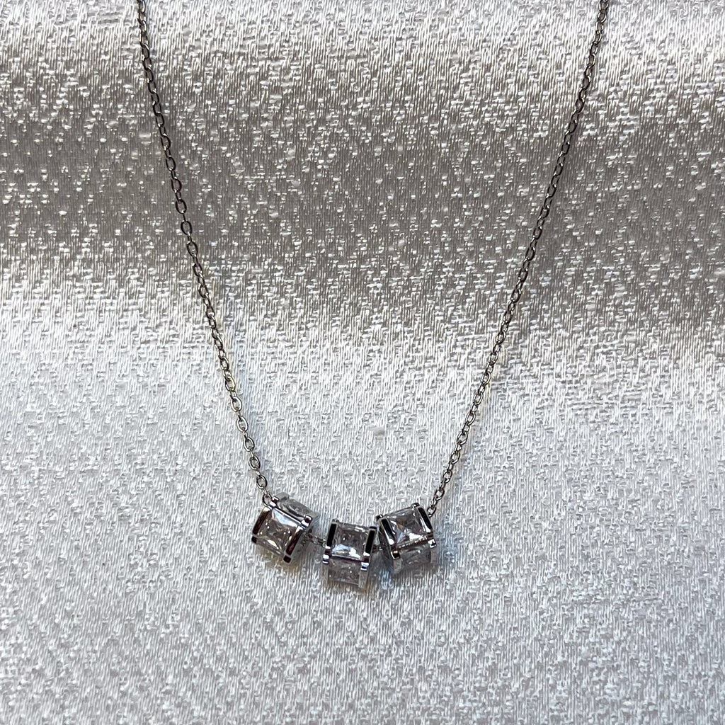 3 mini cocktail on chain