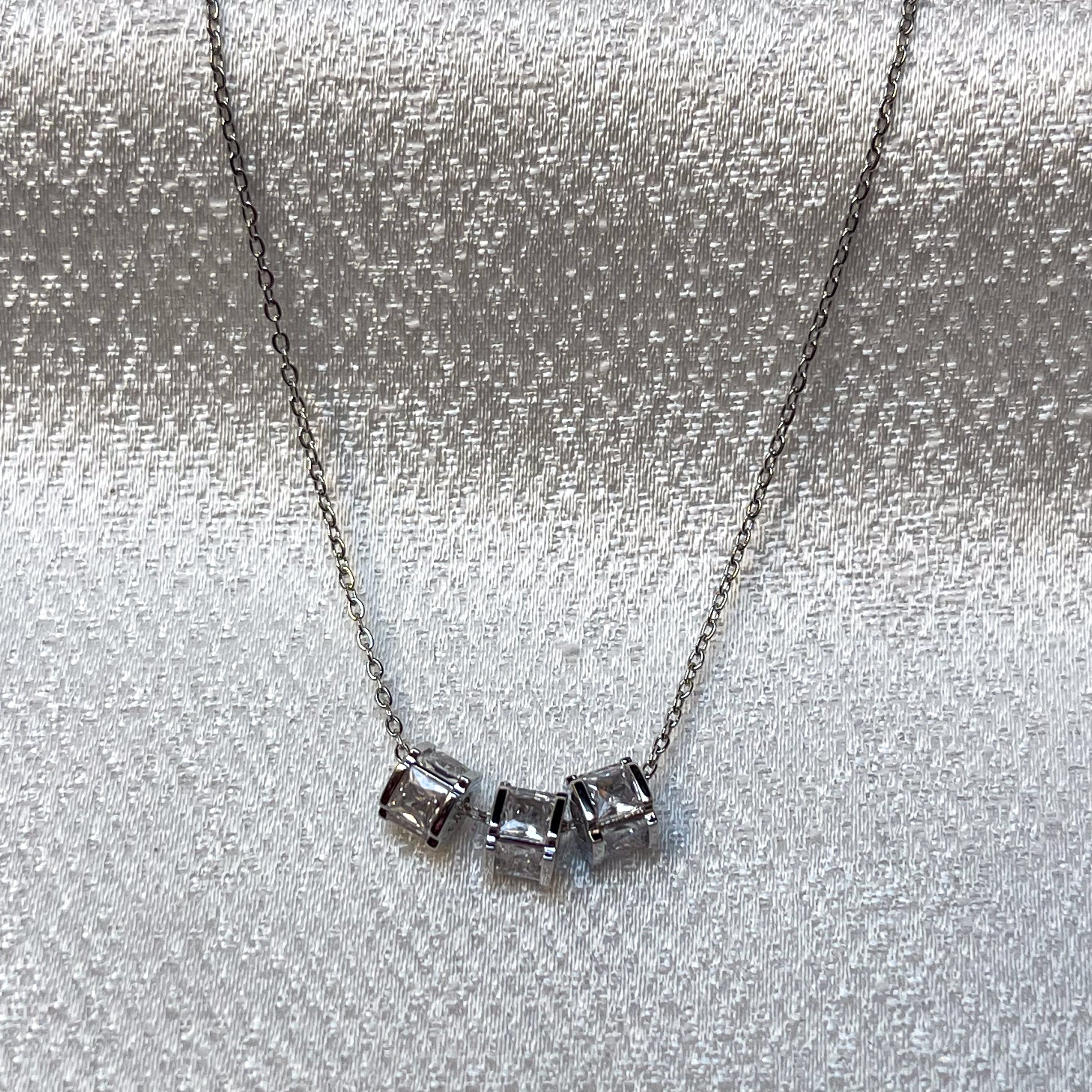 3 mini cocktail on chain