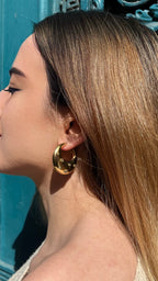 boucle d'oreille créole bombée fleurs dorée