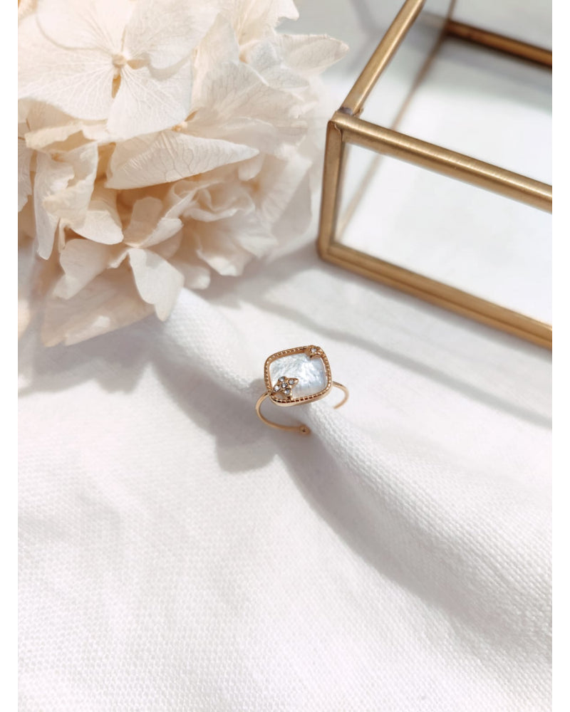 bague pierre nacre dorée