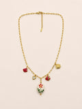 collier capri rouge sur fond