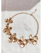 Collier fleur doré