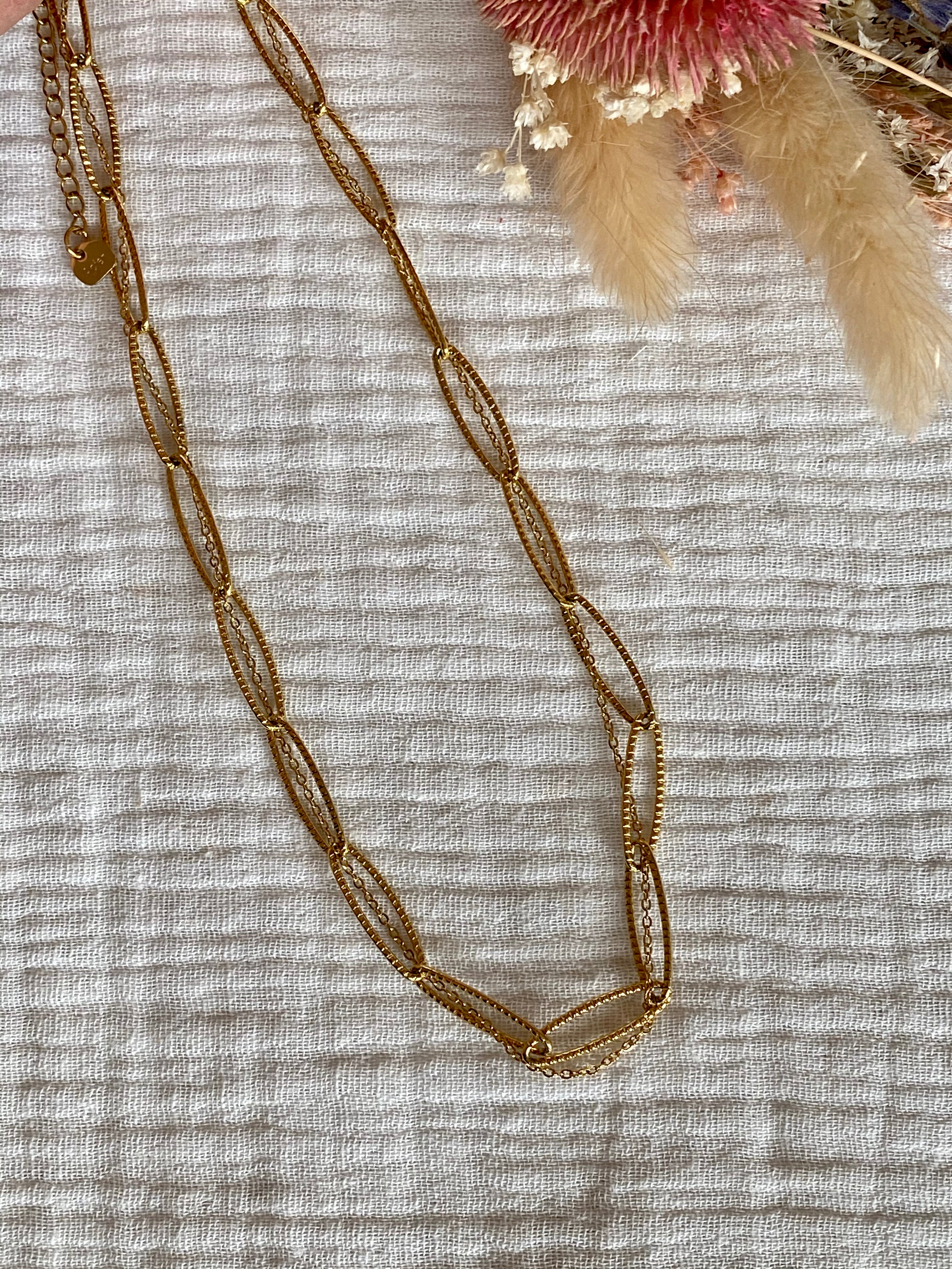 Collier double ras de cou, mailles larges striées