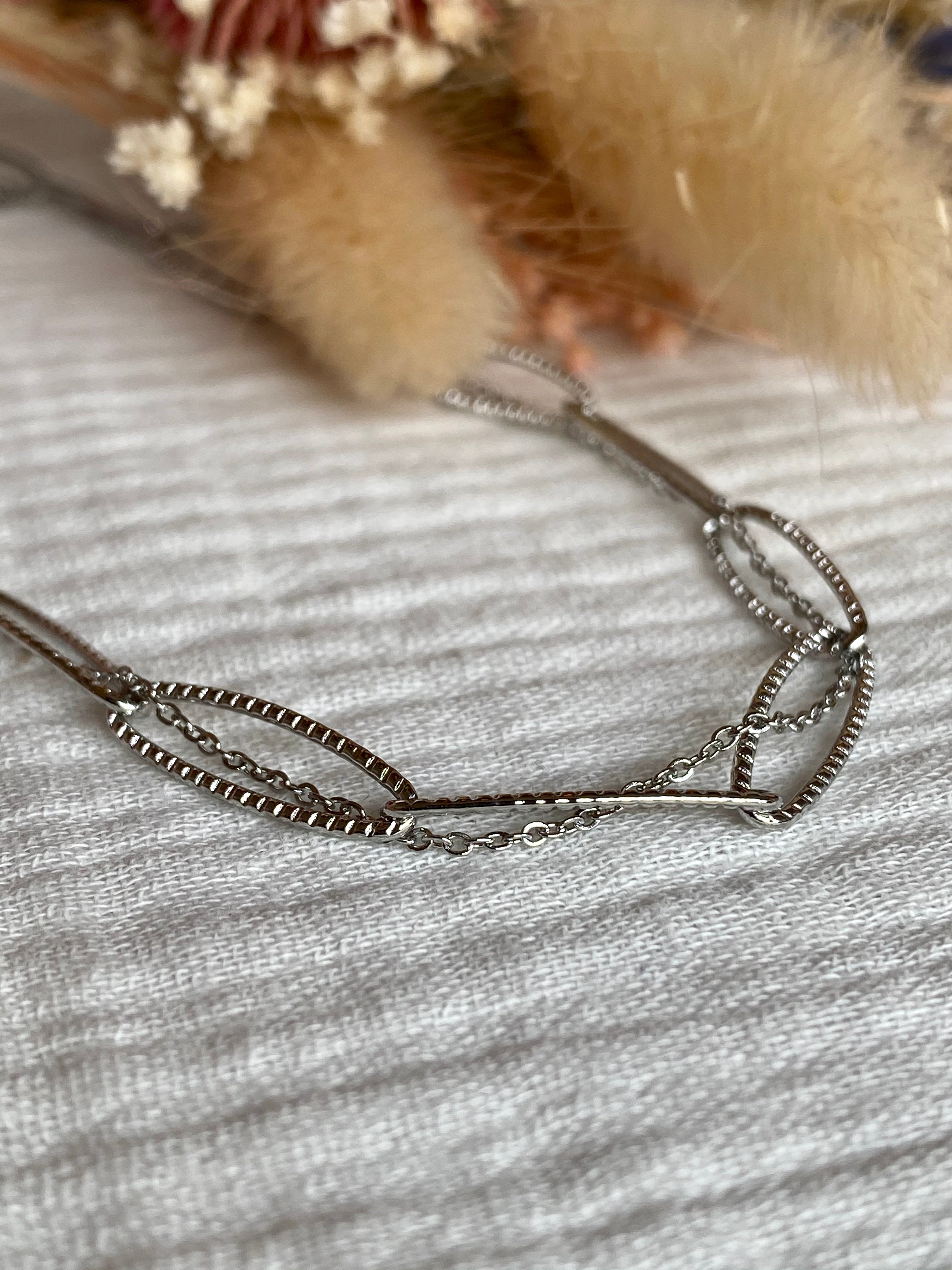 Collier double ras de cou, mailles larges striées, argenté