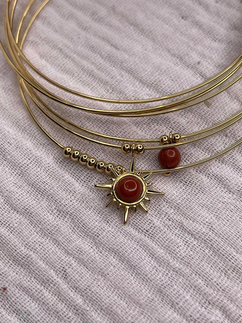 Semainier fin acier doré (7 bracelets), soleil et pierres