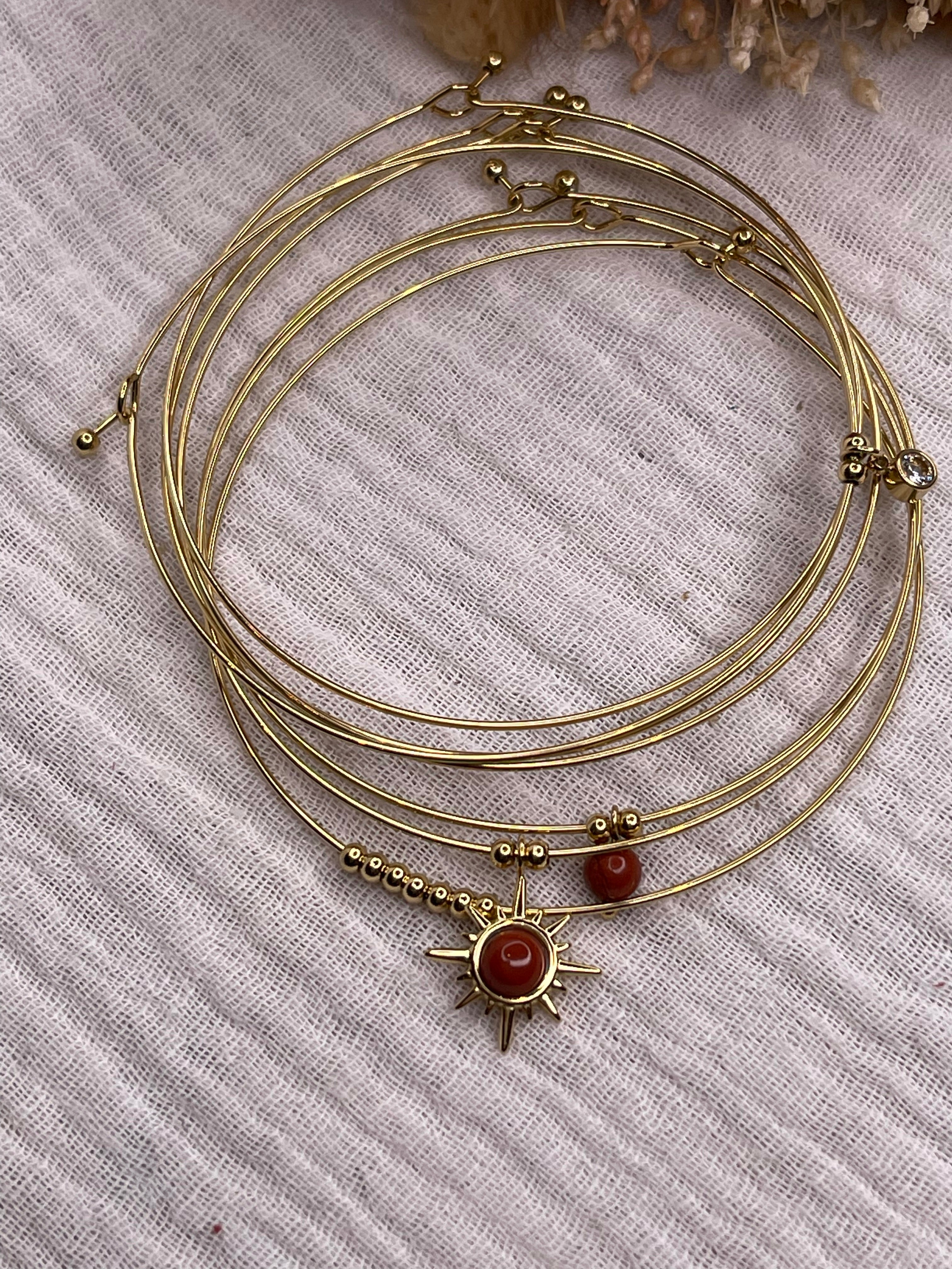 Semainier fin acier doré (7 bracelets), soleil et pierres