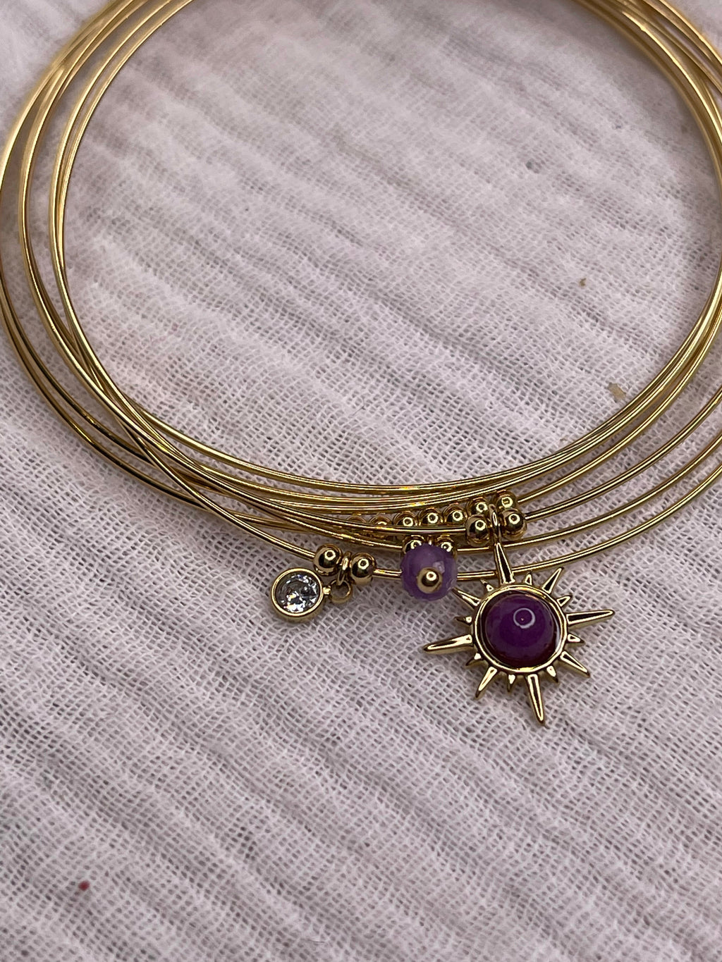 Semainier fin acier doré (7 bracelets), soleil et pierres