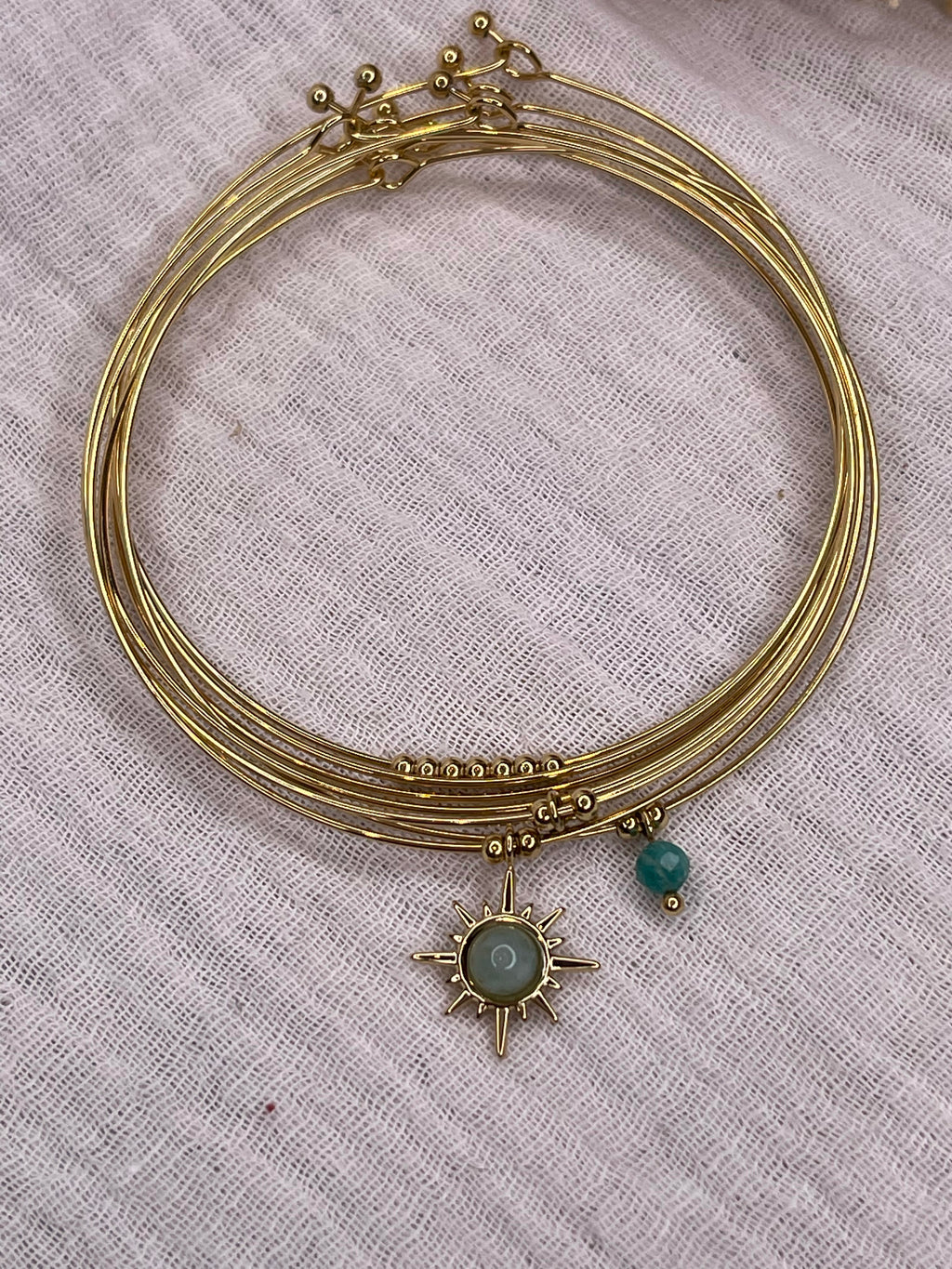 Semainier fin acier doré (7 bracelets), soleil et pierres