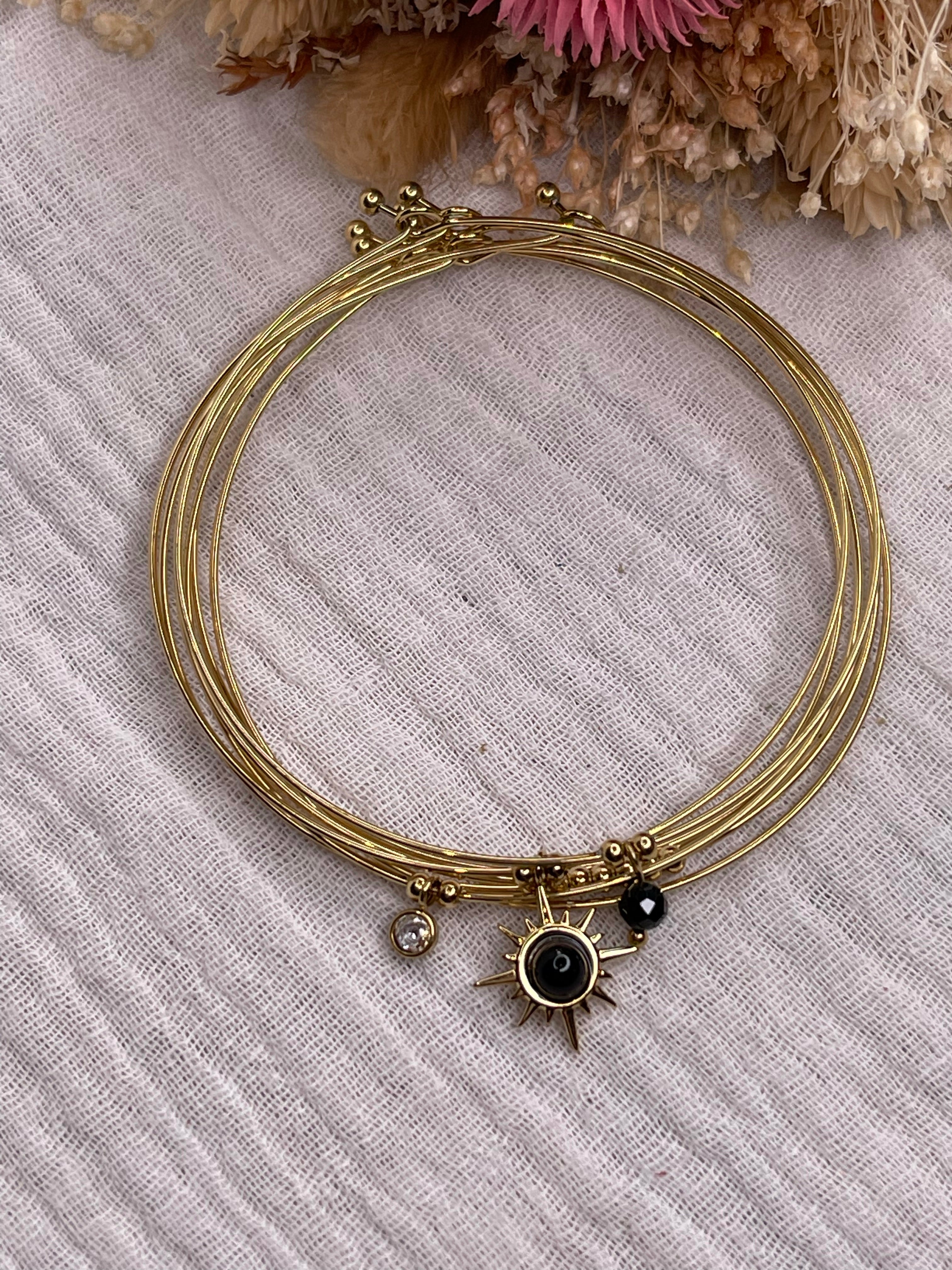 Semainier fin acier doré (7 bracelets), soleil et pierres